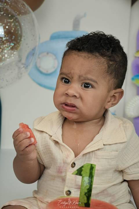 Ensaio de Acompanhamento de bebê. Evelyn Moura Fotografia. Fotógrafa em Niterói, Rio de Janeiro. Newborn. Festa infantil - Smash the cake - Smash the fruit - bebê - ensaio de 1 ano - viral - fundo do mar - festa de aniversário'
