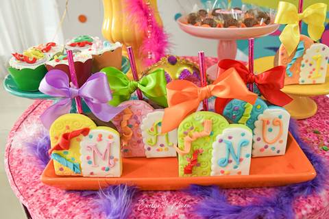 Festa Infantil - Evelyn Moura Fotografia - Fotografia em Niterói, Rio de Janeiro - casa de festa - decoração - decoração de festa - festa colorida- docinhos - bolo - criança - crianças - festa linda - tema aladdin - disney  - casa de festa '