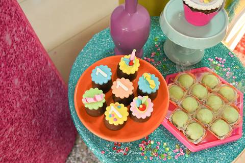 Festa Infantil - Evelyn Moura Fotografia - Fotografia em Niterói, Rio de Janeiro - casa de festa - decoração - decoração de festa - festa colorida- docinhos - bolo - criança - crianças - festa linda - tema aladdin - disney  - casa de festa '