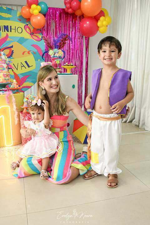 Festa Infantil - Evelyn Moura Fotografia - Fotografia em Niterói, Rio de Janeiro - casa de festa - decoração - decoração de festa - festa colorida- docinhos - bolo - criança - crianças - festa linda - tema aladdin - disney  - casa de festa '