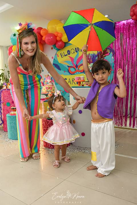 Festa Infantil - Evelyn Moura Fotografia - Fotografia em Niterói, Rio de Janeiro - casa de festa - decoração - decoração de festa - festa colorida- docinhos - bolo - criança - crianças - festa linda - tema aladdin - disney  - casa de festa - carnaval'