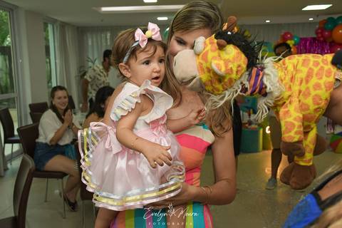 Festa Infantil - Evelyn Moura Fotografia - Fotografia em Niterói, Rio de Janeiro - casa de festa - decoração - decoração de festa - festa colorida- docinhos - bolo - criança - crianças - festa linda - tema aladdin - disney  - casa de festa - carnaval'