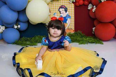 Ensaio de Acompanhamento de bebê. Evelyn Moura Fotografia. Fotógrafa em Niterói, Rio de Janeiro. Newborn. Festa infantil - Smash the cake - Smash the fruit - bebê - ensaio de 1 ano - viral - disney - festa de aniversário - branca de neve '