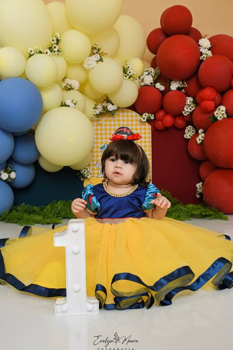 Ensaio de Acompanhamento de bebê. Evelyn Moura Fotografia. Fotógrafa em Niterói, Rio de Janeiro. Newborn. Festa infantil - Smash the cake - Smash the fruit - bebê - ensaio de 1 ano - viral - disney - festa de aniversário - branca de neve '