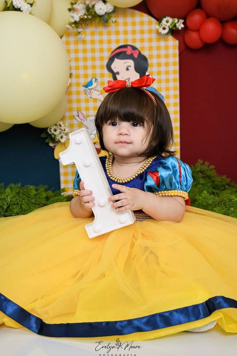 Ensaio de Acompanhamento de bebê. Evelyn Moura Fotografia. Fotógrafa em Niterói, Rio de Janeiro. Newborn. Festa infantil - Smash the cake - Smash the fruit - bebê - ensaio de 1 ano - viral - disney - festa de aniversário - branca de neve '