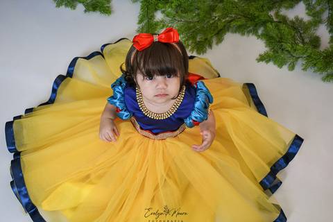 Ensaio de Acompanhamento de bebê. Evelyn Moura Fotografia. Fotógrafa em Niterói, Rio de Janeiro. Newborn. Festa infantil - Smash the cake - Smash the fruit - bebê - ensaio de 1 ano - viral - disney - festa de aniversário - branca de neve '