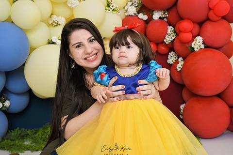 Ensaio de Acompanhamento de bebê. Evelyn Moura Fotografia. Fotógrafa em Niterói, Rio de Janeiro. Newborn. Festa infantil - Smash the cake - Smash the fruit - bebê - ensaio de 1 ano - viral - disney - festa de aniversário - branca de neve '