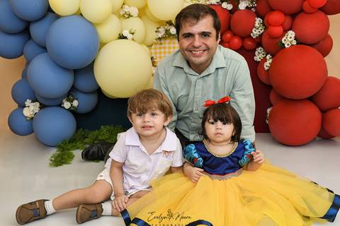 Ensaio de Acompanhamento de bebê. Evelyn Moura Fotografia. Fotógrafa em Niterói, Rio de Janeiro. Newborn. Festa infantil - Smash the cake - Smash the fruit - bebê - ensaio de 1 ano - viral - disney - festa de aniversário - branca de neve '