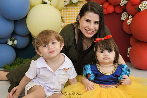 Ensaio de Acompanhamento de bebê. Evelyn Moura Fotografia. Fotógrafa em Niterói, Rio de Janeiro. Newborn. Festa infantil - Smash the cake - Smash the fruit - bebê - ensaio de 1 ano - viral - disney - festa de aniversário - branca de neve '