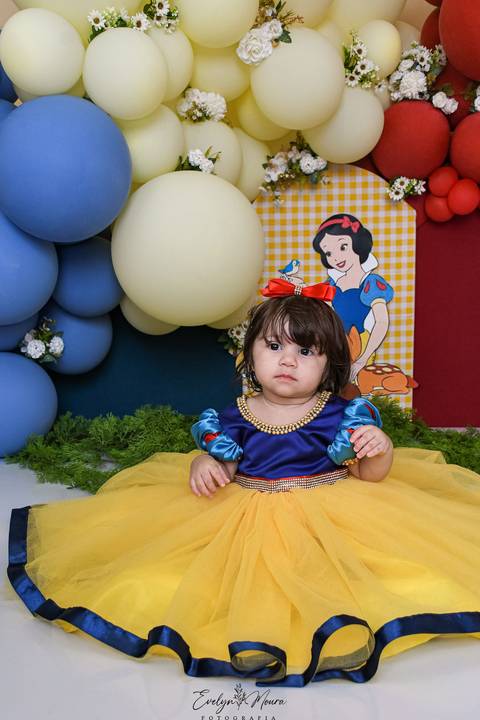 Ensaio de Acompanhamento de bebê. Evelyn Moura Fotografia. Fotógrafa em Niterói, Rio de Janeiro. Newborn. Festa infantil - Smash the cake - Smash the fruit - bebê - ensaio de 1 ano - viral - disney - festa de aniversário - branca de neve '