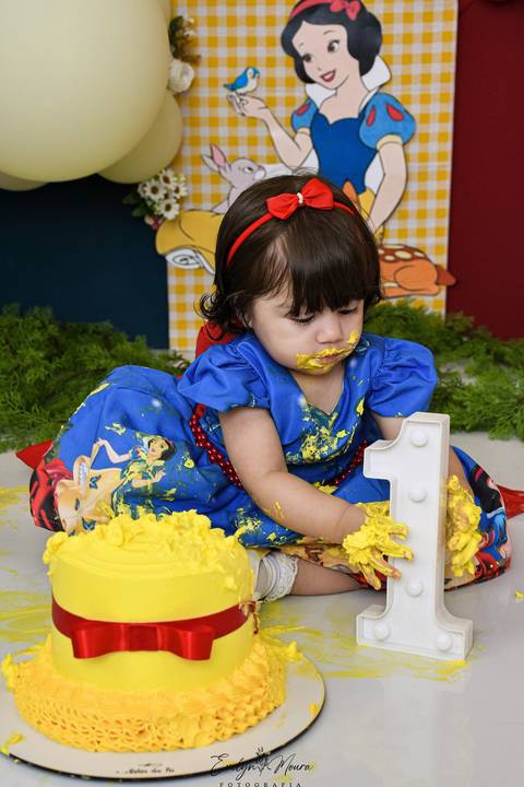 Ensaio de Acompanhamento de bebê. Evelyn Moura Fotografia. Fotógrafa em Niterói, Rio de Janeiro. Newborn. Festa infantil - Smash the cake - Smash the fruit - bebê - ensaio de 1 ano - viral - disney - festa de aniversário - branca de neve '