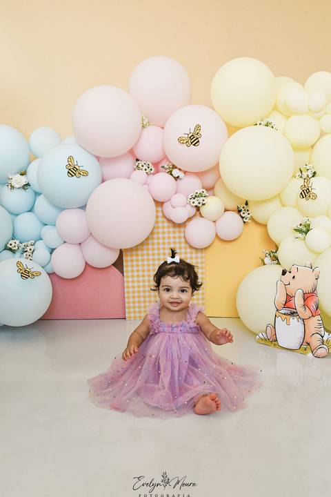 Ensaio de Acompanhamento de bebê. Evelyn Moura Fotografia. Fotógrafa em Niterói, Rio de Janeiro. Newborn. Festa infantil - Smash the cake - Smash the fruit - bebê - ensaio de 1 ano - viral - disney - festa de aniversário - branca de neve - ursino pooh'