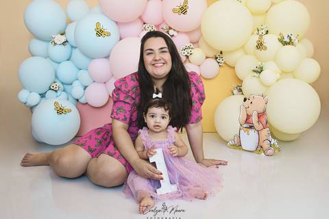 Ensaio de Acompanhamento de bebê. Evelyn Moura Fotografia. Fotógrafa em Niterói, Rio de Janeiro. Newborn. Festa infantil - Smash the cake - Smash the fruit - bebê - ensaio de 1 ano - viral - disney - festa de aniversário - branca de neve - ursino pooh'