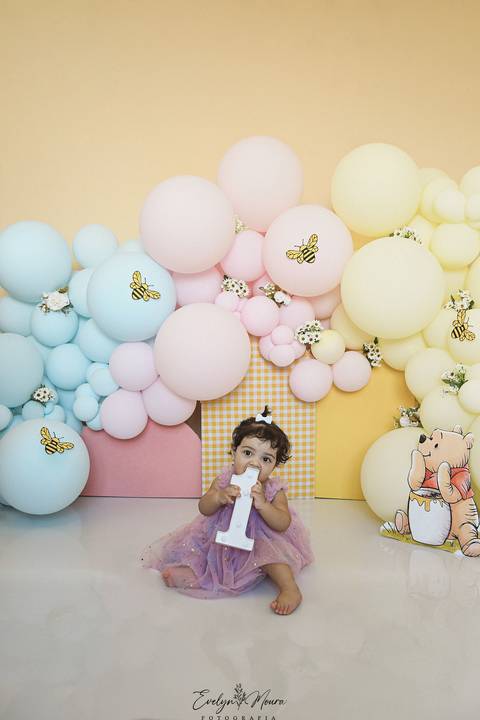 Ensaio de Acompanhamento de bebê. Evelyn Moura Fotografia. Fotógrafa em Niterói, Rio de Janeiro. Newborn. Festa infantil - Smash the cake - Smash the fruit - bebê - ensaio de 1 ano - viral - disney - festa de aniversário - branca de neve - ursino pooh'