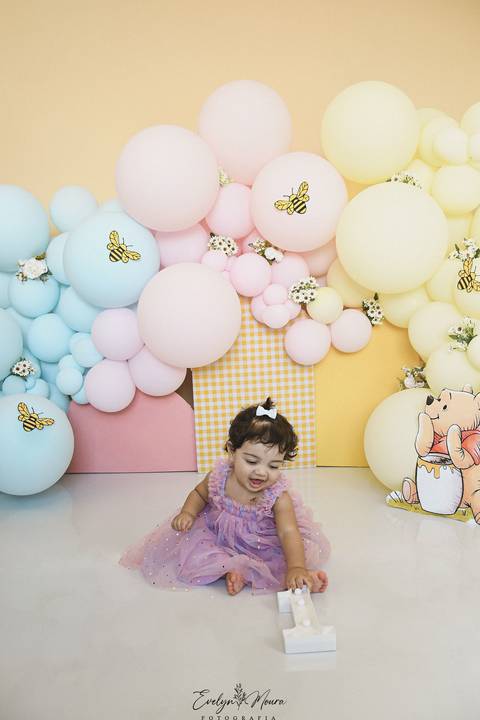 Ensaio de Acompanhamento de bebê. Evelyn Moura Fotografia. Fotógrafa em Niterói, Rio de Janeiro. Newborn. Festa infantil - Smash the cake - Smash the fruit - bebê - ensaio de 1 ano - viral - disney - festa de aniversário - branca de neve - ursino pooh'