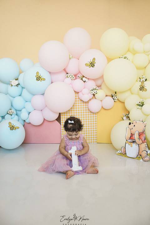 Ensaio de Acompanhamento de bebê. Evelyn Moura Fotografia. Fotógrafa em Niterói, Rio de Janeiro. Newborn. Festa infantil - Smash the cake - Smash the fruit - bebê - ensaio de 1 ano - viral - disney - festa de aniversário - branca de neve - ursino pooh'