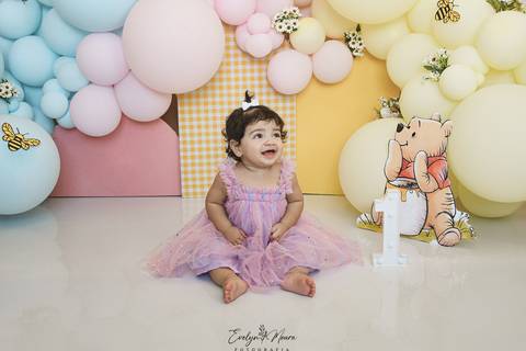 Ensaio de Acompanhamento de bebê. Evelyn Moura Fotografia. Fotógrafa em Niterói, Rio de Janeiro. Newborn. Festa infantil - Smash the cake - Smash the fruit - bebê - ensaio de 1 ano - viral - disney - festa de aniversário - branca de neve - ursino pooh'