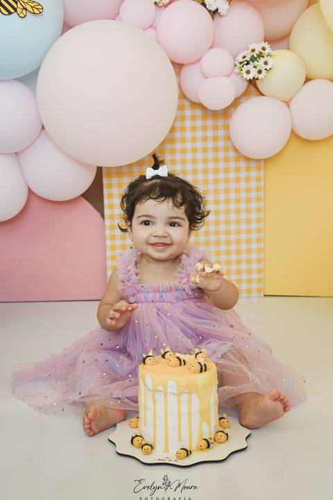 Ensaio de Acompanhamento de bebê. Evelyn Moura Fotografia. Fotógrafa em Niterói, Rio de Janeiro. Newborn. Festa infantil - Smash the cake - Smash the fruit - bebê - ensaio de 1 ano - viral - disney - festa de aniversário - branca de neve - ursino pooh'