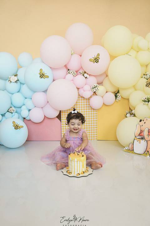 Ensaio de Acompanhamento de bebê. Evelyn Moura Fotografia. Fotógrafa em Niterói, Rio de Janeiro. Newborn. Festa infantil - Smash the cake - Smash the fruit - bebê - ensaio de 1 ano - viral - disney - festa de aniversário - branca de neve - ursino pooh'
