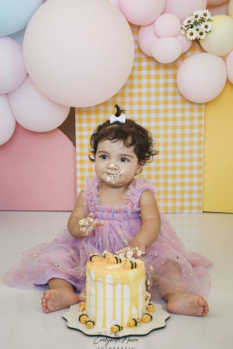 Ensaio de Acompanhamento de bebê. Evelyn Moura Fotografia. Fotógrafa em Niterói, Rio de Janeiro. Newborn. Festa infantil - Smash the cake - Smash the fruit - bebê - ensaio de 1 ano - viral - disney - festa de aniversário - branca de neve - ursino pooh'