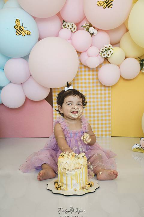 Ensaio de Acompanhamento de bebê. Evelyn Moura Fotografia. Fotógrafa em Niterói, Rio de Janeiro. Newborn. Festa infantil - Smash the cake - Smash the fruit - bebê - ensaio de 1 ano - viral - disney - festa de aniversário - branca de neve - ursino pooh'