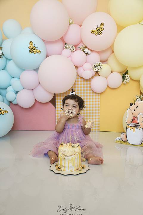 Ensaio de Acompanhamento de bebê. Evelyn Moura Fotografia. Fotógrafa em Niterói, Rio de Janeiro. Newborn. Festa infantil - Smash the cake - Smash the fruit - bebê - ensaio de 1 ano - viral - disney - festa de aniversário - branca de neve - ursino pooh'