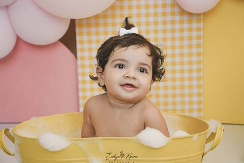 Ensaio de Acompanhamento de bebê. Evelyn Moura Fotografia. Fotógrafa em Niterói, Rio de Janeiro. Newborn. Festa infantil - Smash the cake - Smash the fruit - bebê - ensaio de 1 ano - viral - disney - festa de aniversário - branca de neve - ursino pooh'