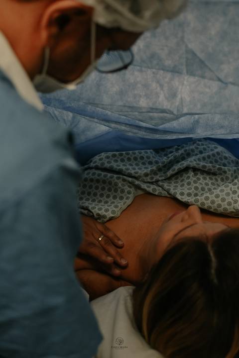 Fotografia de Parto - Newborn - Evelyn Moura Fotografia em Niterói, Rio de Janeiro - ensaio infantil - newborn de recém nascido - partos - parto em niteroi - registro de parto - maternidade são francisco - doce nascer - parto humanizado - andrea barbosa '