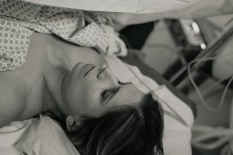 Fotografia de Parto - Newborn - Evelyn Moura Fotografia em Niterói, Rio de Janeiro - ensaio infantil - newborn de recém nascido - partos - parto em niteroi - registro de parto - maternidade são francisco - doce nascer - parto humanizado - andrea barbosa '