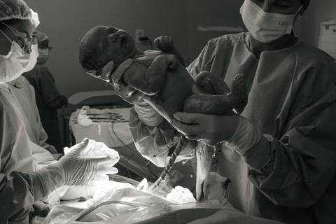 Fotografia de Parto - Newborn - Evelyn Moura Fotografia em Niterói, Rio de Janeiro - ensaio infantil - newborn de recém nascido - partos - parto em niteroi - registro de parto - maternidade são francisco - doce nascer - parto humanizado - andrea barbosa '