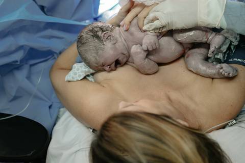 Fotografia de Parto - Newborn - Evelyn Moura Fotografia em Niterói, Rio de Janeiro - ensaio infantil - newborn de recém nascido - partos - parto em niteroi - registro de parto - maternidade são francisco - doce nascer - parto humanizado - andrea barbosa '