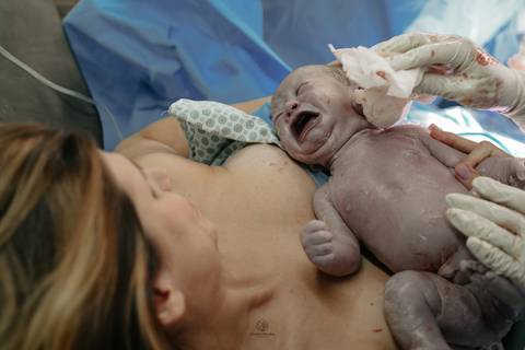 Fotografia de Parto - Newborn - Evelyn Moura Fotografia em Niterói, Rio de Janeiro - ensaio infantil - newborn de recém nascido - partos - parto em niteroi - registro de parto - maternidade são francisco - doce nascer - parto humanizado - andrea barbosa '