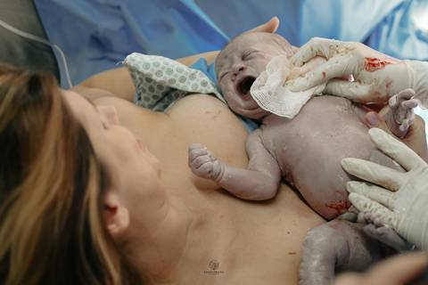 Fotografia de Parto - Newborn - Evelyn Moura Fotografia em Niterói, Rio de Janeiro - ensaio infantil - newborn de recém nascido - partos - parto em niteroi - registro de parto - maternidade são francisco - doce nascer - parto humanizado - andrea barbosa '