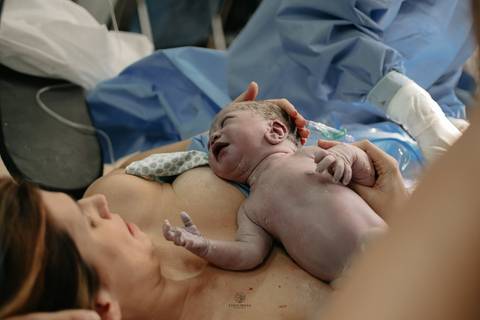 Fotografia de Parto - Newborn - Evelyn Moura Fotografia em Niterói, Rio de Janeiro - ensaio infantil - newborn de recém nascido - partos - parto em niteroi - registro de parto - maternidade são francisco - doce nascer - parto humanizado - andrea barbosa '