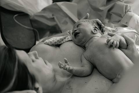 Fotografia de Parto - Newborn - Evelyn Moura Fotografia em Niterói, Rio de Janeiro - ensaio infantil - newborn de recém nascido - partos - parto em niteroi - registro de parto - maternidade são francisco - doce nascer - parto humanizado - andrea barbosa '