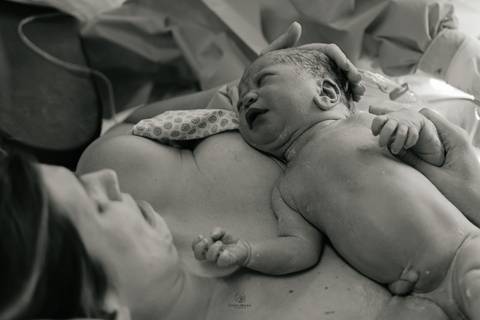 Fotografia de Parto - Newborn - Evelyn Moura Fotografia em Niterói, Rio de Janeiro - ensaio infantil - newborn de recém nascido - partos - parto em niteroi - registro de parto - maternidade são francisco - doce nascer - parto humanizado - andrea barbosa '