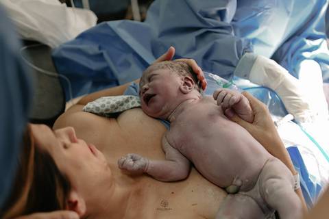 Fotografia de Parto - Newborn - Evelyn Moura Fotografia em Niterói, Rio de Janeiro - ensaio infantil - newborn de recém nascido - partos - parto em niteroi - registro de parto - maternidade são francisco - doce nascer - parto humanizado - andrea barbosa '