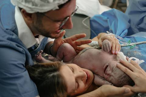 Fotografia de Parto - Newborn - Evelyn Moura Fotografia em Niterói, Rio de Janeiro - ensaio infantil - newborn de recém nascido - partos - parto em niteroi - registro de parto - maternidade são francisco - doce nascer - parto humanizado - andrea barbosa F'