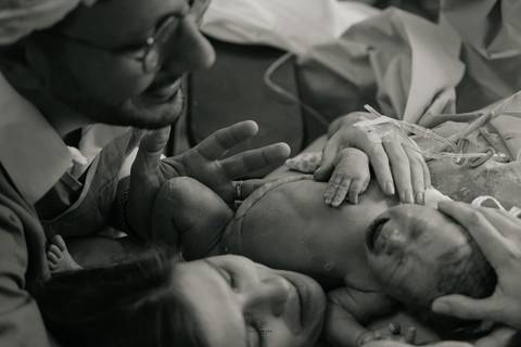 Fotografia de Parto - Newborn - Evelyn Moura Fotografia em Niterói, Rio de Janeiro - ensaio infantil - newborn de recém nascido - partos - parto em niteroi - registro de parto - maternidade são francisco - doce nascer - parto humanizado - andrea barbosa '