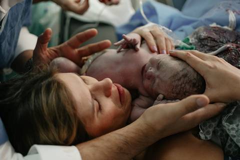 Fotografia de Parto - Newborn - Evelyn Moura Fotografia em Niterói, Rio de Janeiro - ensaio infantil - newborn de recém nascido - partos - parto em niteroi - registro de parto - maternidade são francisco - doce nascer - parto humanizado - andrea barbosa '