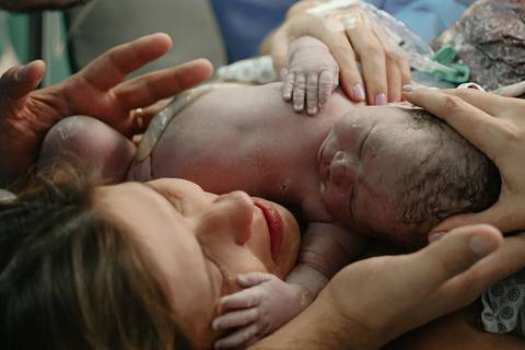 Fotografia de Parto - Newborn - Evelyn Moura Fotografia em Niterói, Rio de Janeiro - ensaio infantil - newborn de recém nascido - partos - parto em niteroi - registro de parto - maternidade são francisco - doce nascer - parto humanizado - andrea barbosa '