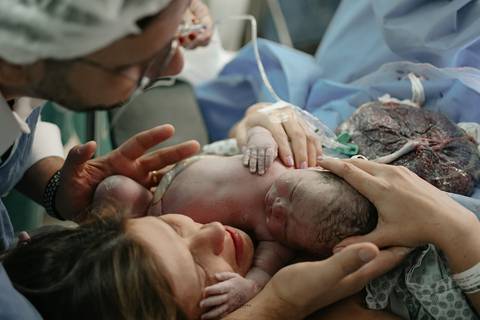 Fotografia de Parto - Newborn - Evelyn Moura Fotografia em Niterói, Rio de Janeiro - ensaio infantil - newborn de recém nascido - partos - parto em niteroi - registro de parto - maternidade são francisco - doce nascer - parto humanizado - andrea barbosa '