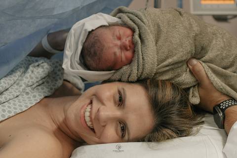 Fotografia de Parto - Newborn - Evelyn Moura Fotografia em Niterói, Rio de Janeiro - ensaio infantil - newborn de recém nascido - partos - parto em niteroi - registro de parto - maternidade são francisco - doce nascer - parto humanizado - andrea barbosa '