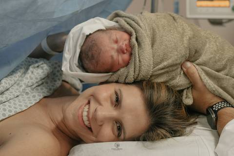 Fotografia de Parto - Newborn - Evelyn Moura Fotografia em Niterói, Rio de Janeiro - ensaio infantil - newborn de recém nascido - partos - parto em niteroi - registro de parto - maternidade são francisco - doce nascer - parto humanizado - andrea barbosa '