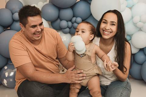 Ensaio de Acompanhamento de bebê. Evelyn Moura Fotografia. Fotógrafa em Niterói, Rio de Janeiro. Newborn. Festa infantil - Smash the cake - Smash the fruit - bebê - ensaio de 1 ano - viral - disney - festa de aniversário - volta ao mundo'