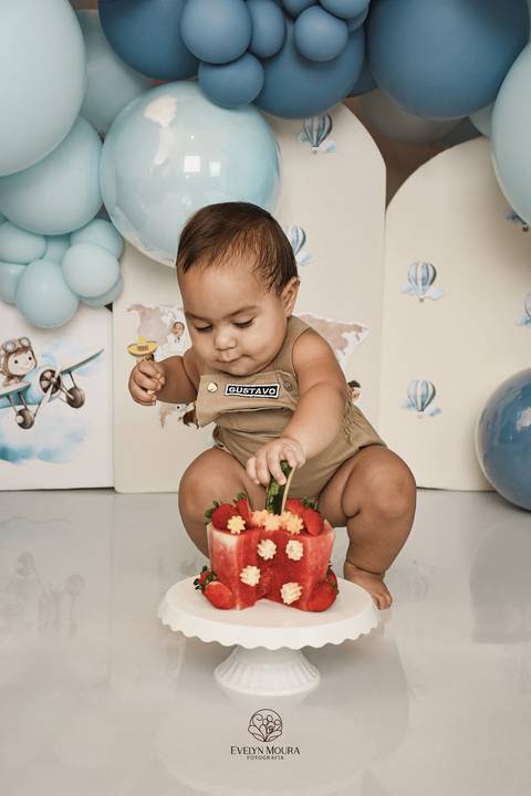 Ensaio de Acompanhamento de bebê. Evelyn Moura Fotografia. Fotógrafa em Niterói, Rio de Janeiro. Newborn. Festa infantil - Smash the cake - Smash the fruit - bebê - ensaio de 1 ano - viral - disney - festa de aniversário - volta ao mundo'