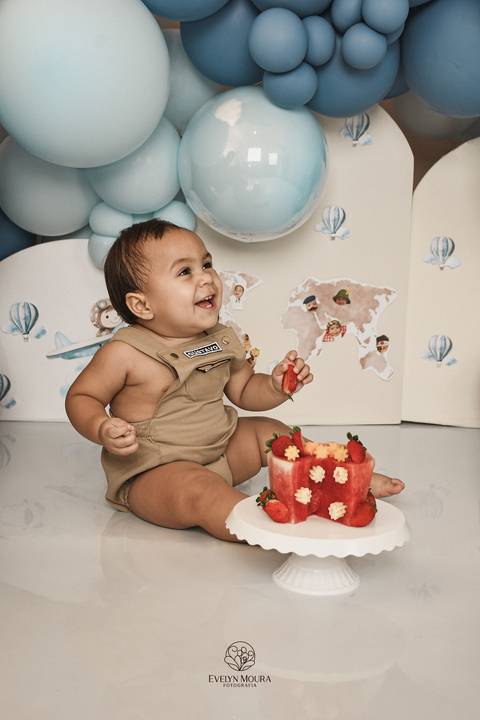 Ensaio de Acompanhamento de bebê. Evelyn Moura Fotografia. Fotógrafa em Niterói, Rio de Janeiro. Newborn. Festa infantil - Smash the cake - Smash the fruit - bebê - ensaio de 1 ano - viral - disney - festa de aniversário - volta ao mundo'