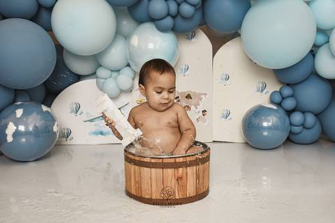 Ensaio de Acompanhamento de bebê. Evelyn Moura Fotografia. Fotógrafa em Niterói, Rio de Janeiro. Newborn. Festa infantil - Smash the cake - Smash the fruit - bebê - ensaio de 1 ano - viral - disney - festa de aniversário - volta ao mundo'