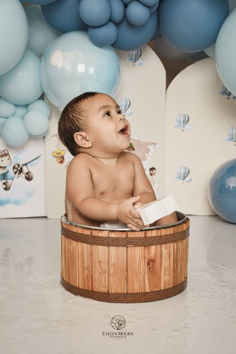 Ensaio de Acompanhamento de bebê. Evelyn Moura Fotografia. Fotógrafa em Niterói, Rio de Janeiro. Newborn. Festa infantil - Smash the cake - Smash the fruit - bebê - ensaio de 1 ano - viral - disney - festa de aniversário - volta ao mundo'