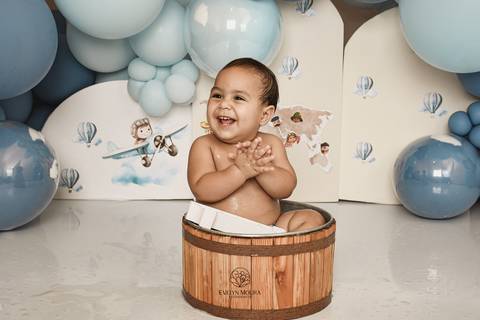 Ensaio de Acompanhamento de bebê. Evelyn Moura Fotografia. Fotógrafa em Niterói, Rio de Janeiro. Newborn. Festa infantil - Smash the cake - Smash the fruit - bebê - ensaio de 1 ano - viral - disney - festa de aniversário - volta ao mundo'